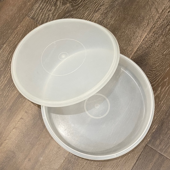 Tupperware pie container and Lid - Picture 3 of 3
